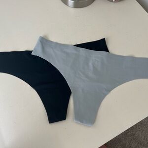 New with tags NWT Lululemon mid rise thongs size medium